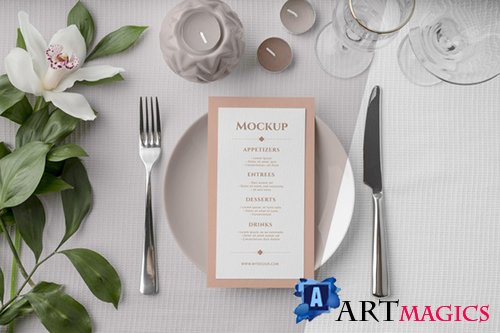 Flat lay of spring menu psd mock up on plate with cutlery and flowers