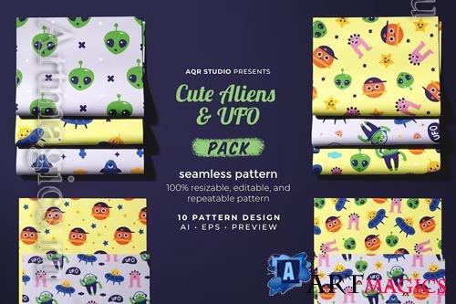 Cute Aliens and UFO - Seamless Pattern